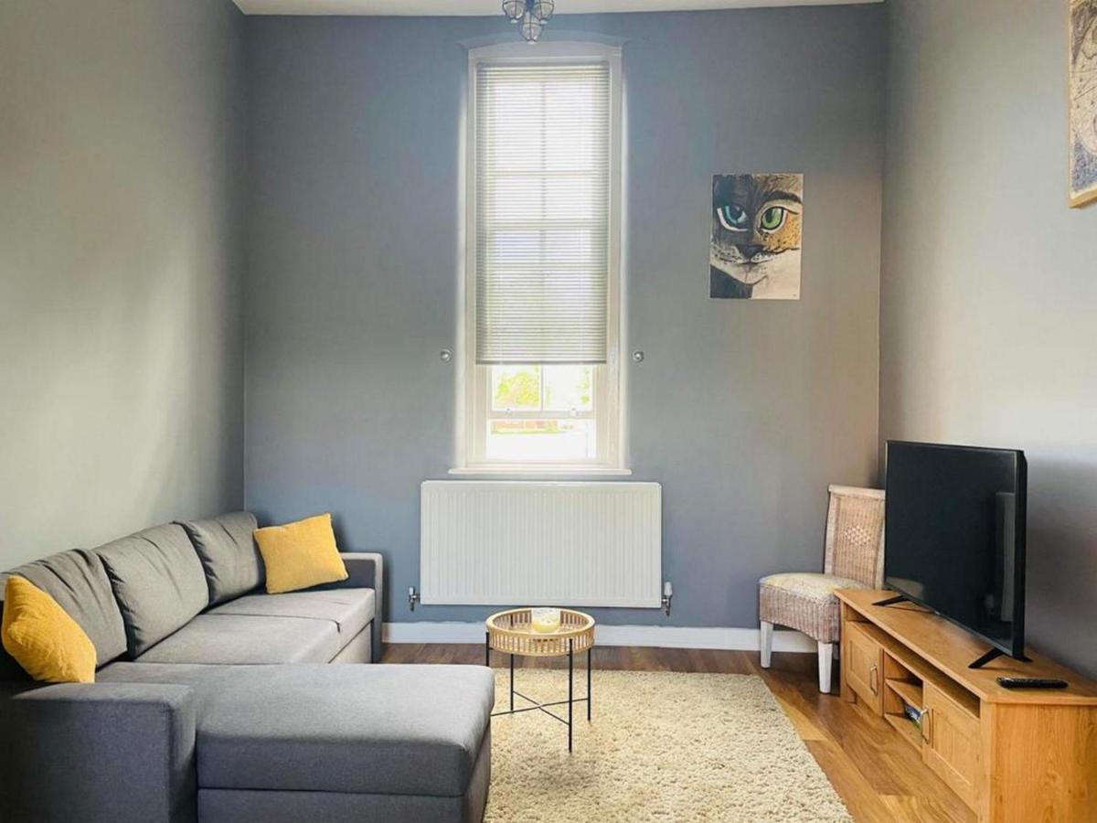 2 Bed Self Contained Apartment Рексем Экстерьер фото