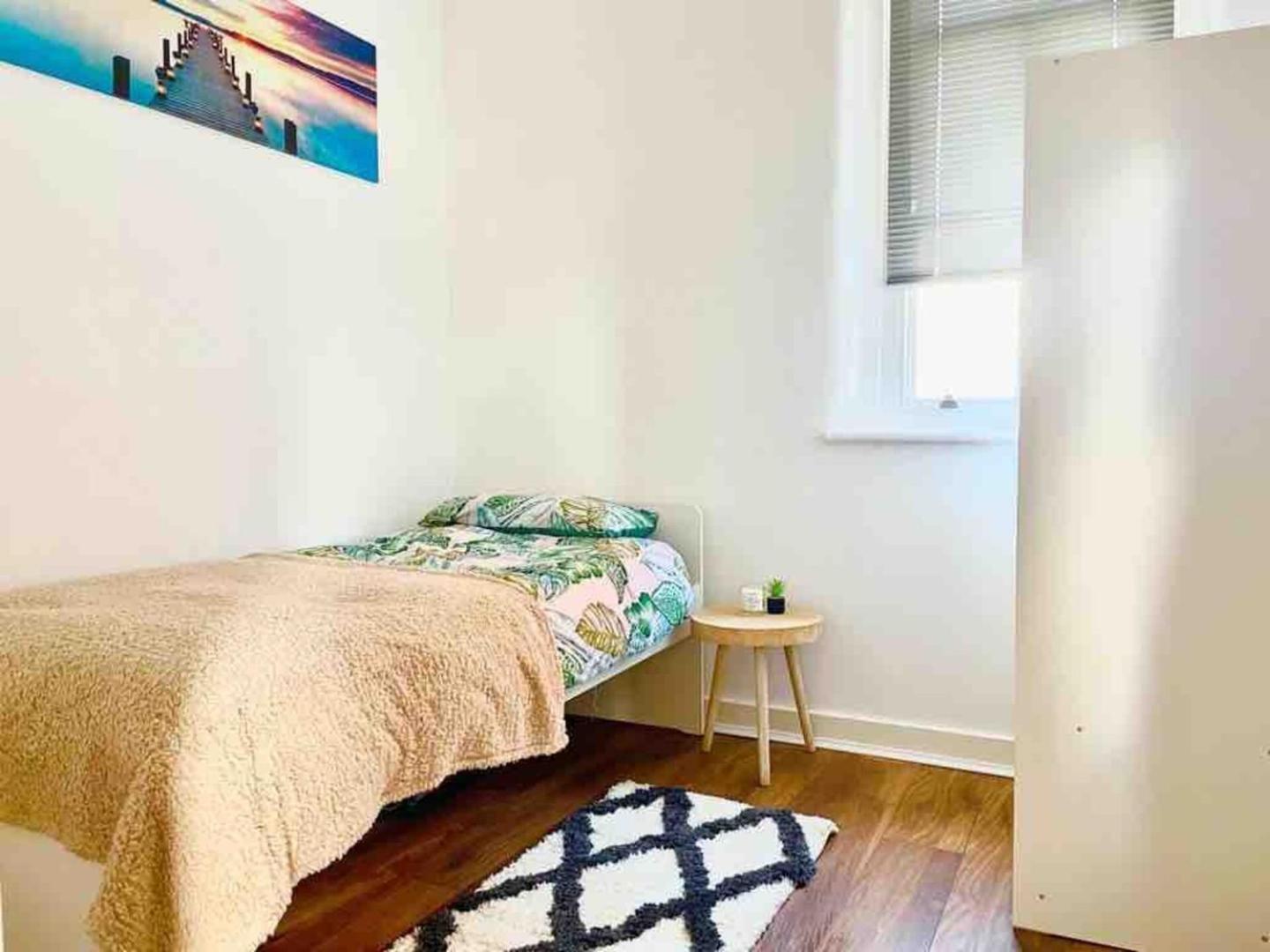 2 Bed Self Contained Apartment Рексем Экстерьер фото