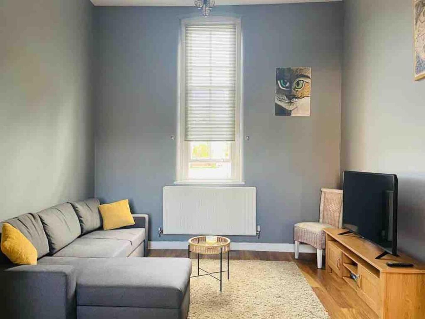 2 Bed Self Contained Apartment Рексем Экстерьер фото