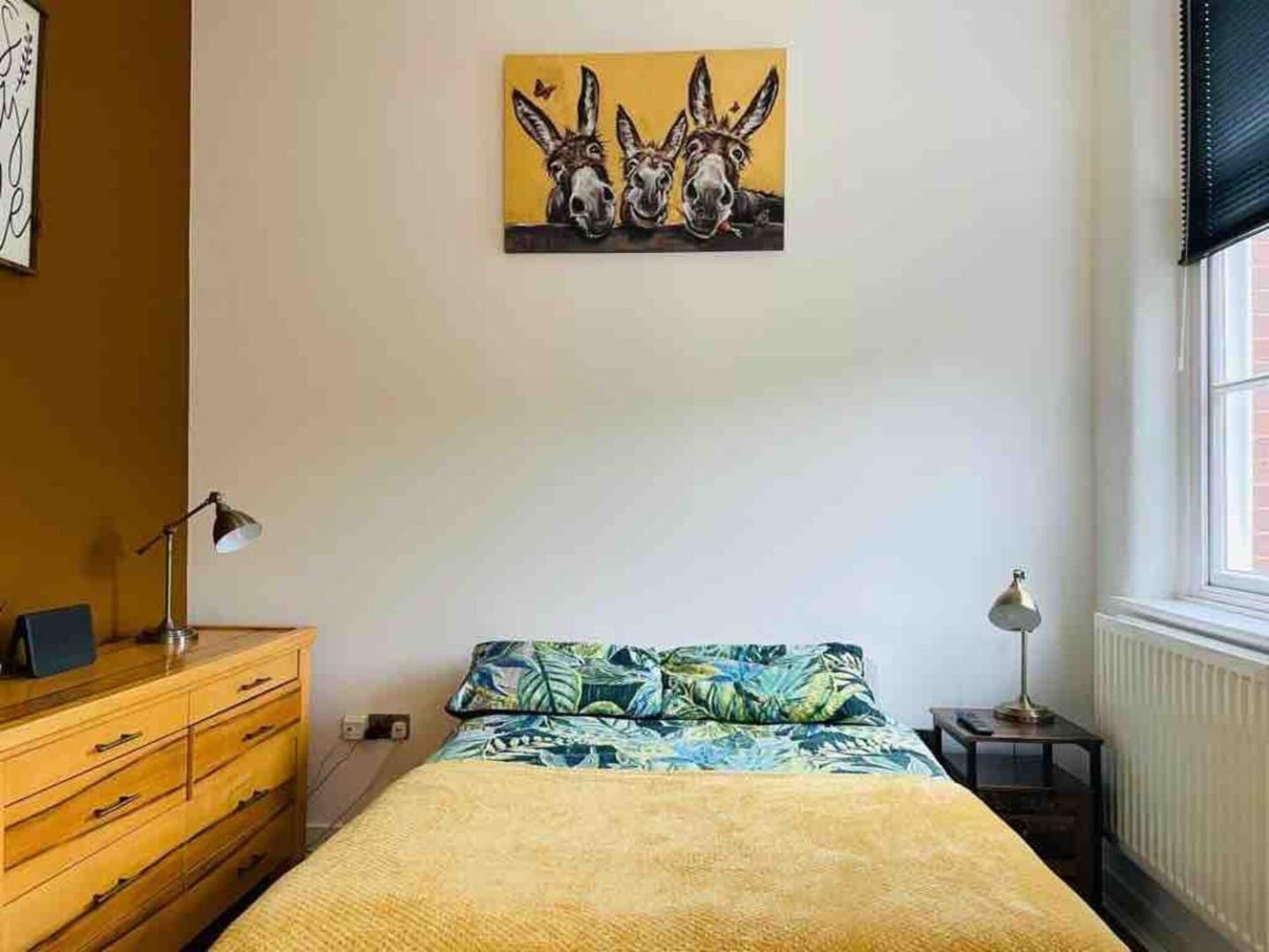 2 Bed Self Contained Apartment Рексем Экстерьер фото